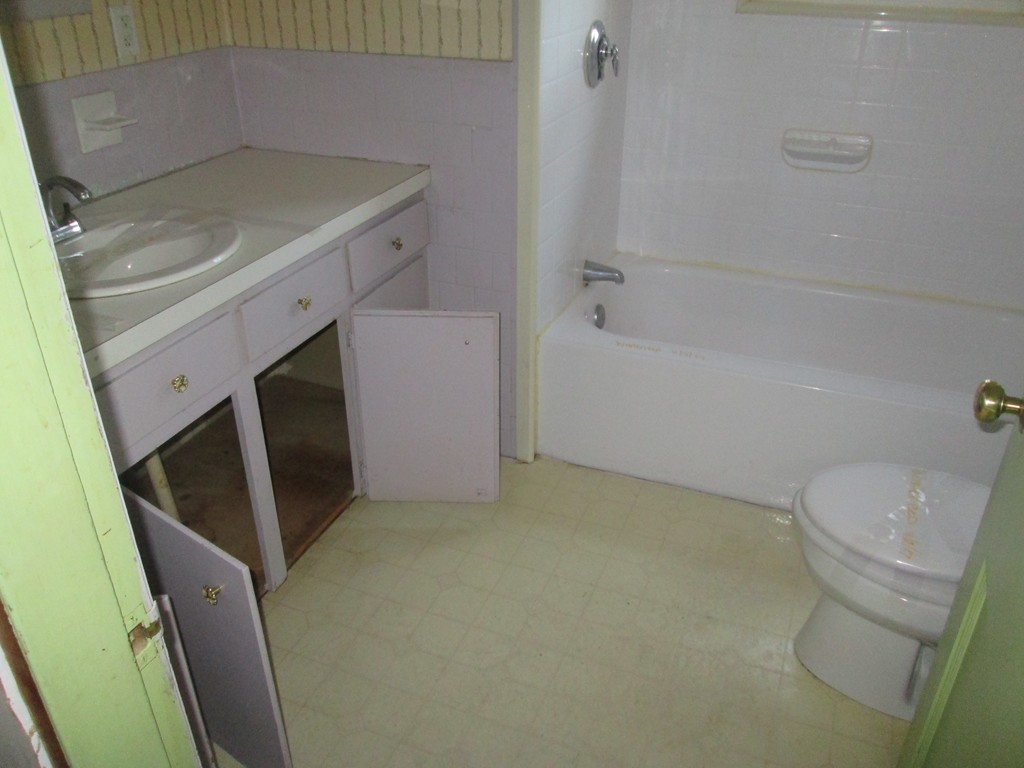 235 Massasoit Road Worcester, MA 01604 - Photo 8 of 14 Gallery Image 8