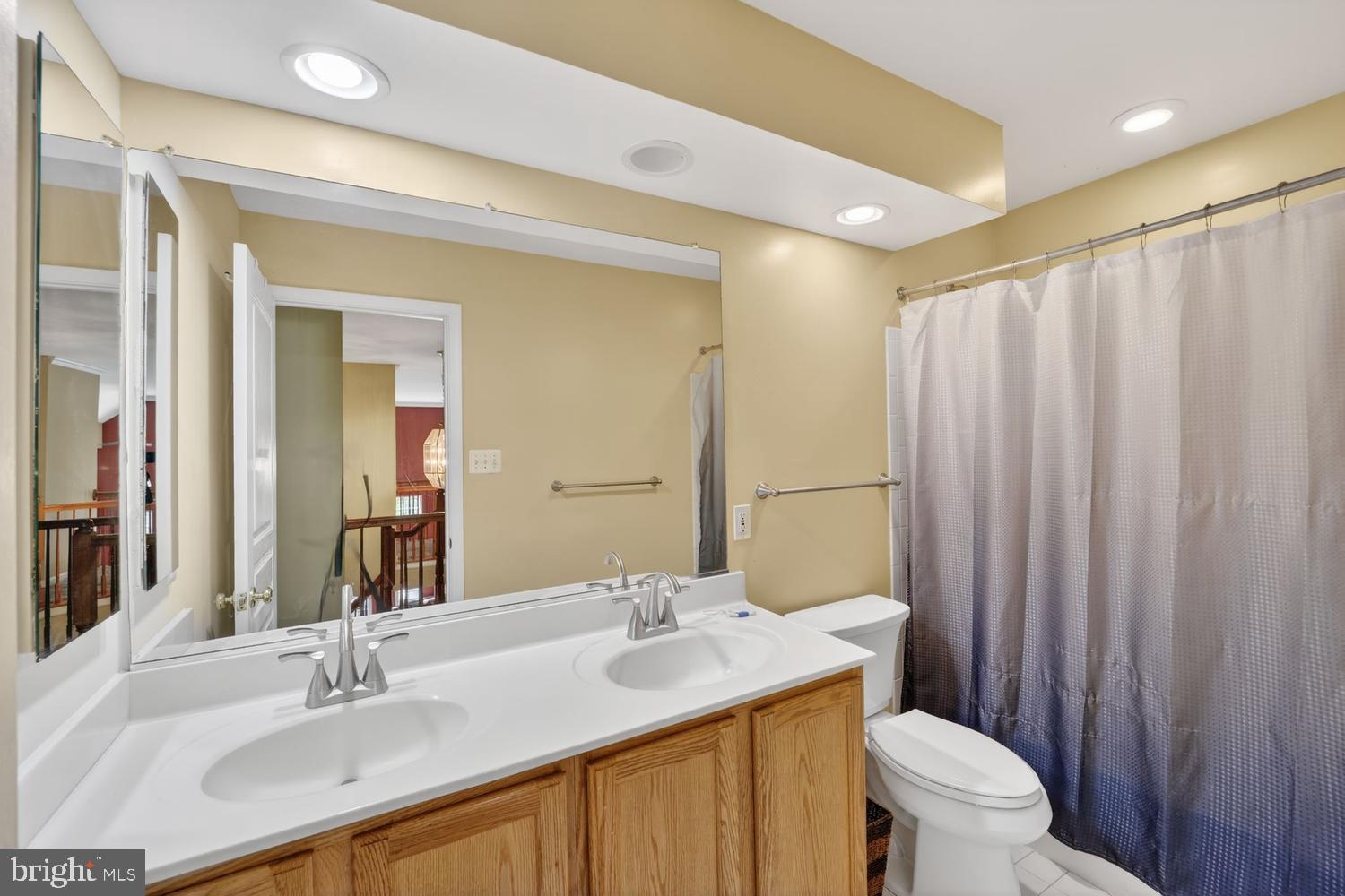 8023 River Park Road Bowie, MD 20715 - Photo 37 of 49 Full Bathroom