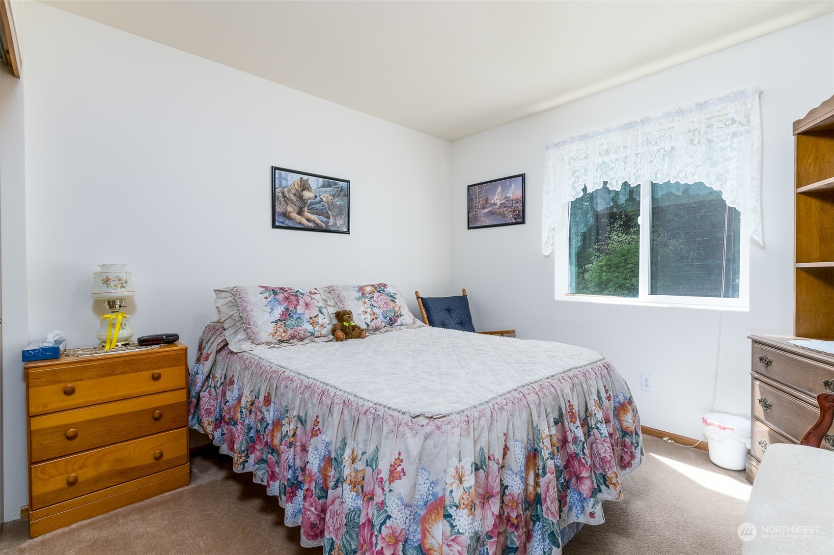 7863 Santa Fe Trail Maple Falls, WA 98266 - Photo 17 of 30 a bedroom with a bed and a window