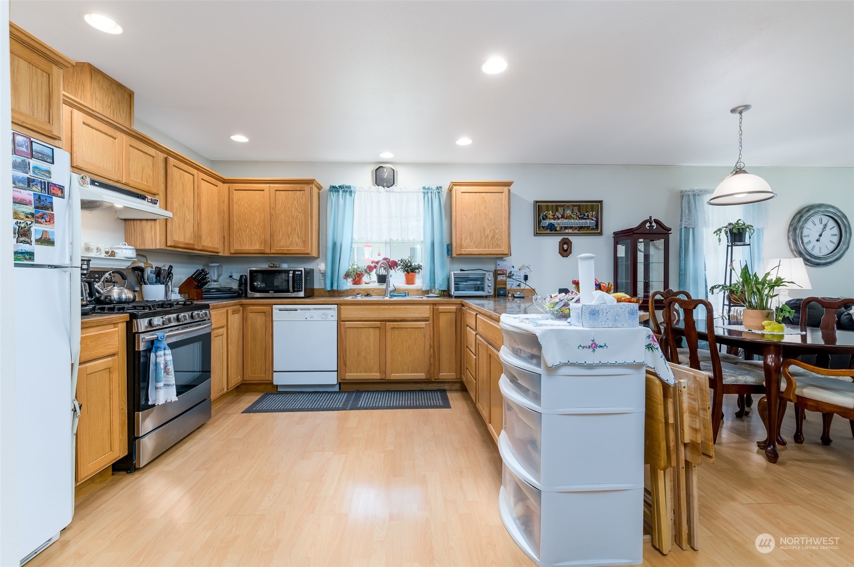 7863 Santa Fe Trail Maple Falls, WA 98266 - Photo 6 of 30 a kitchen that has a lot of cabinets in it and appliances