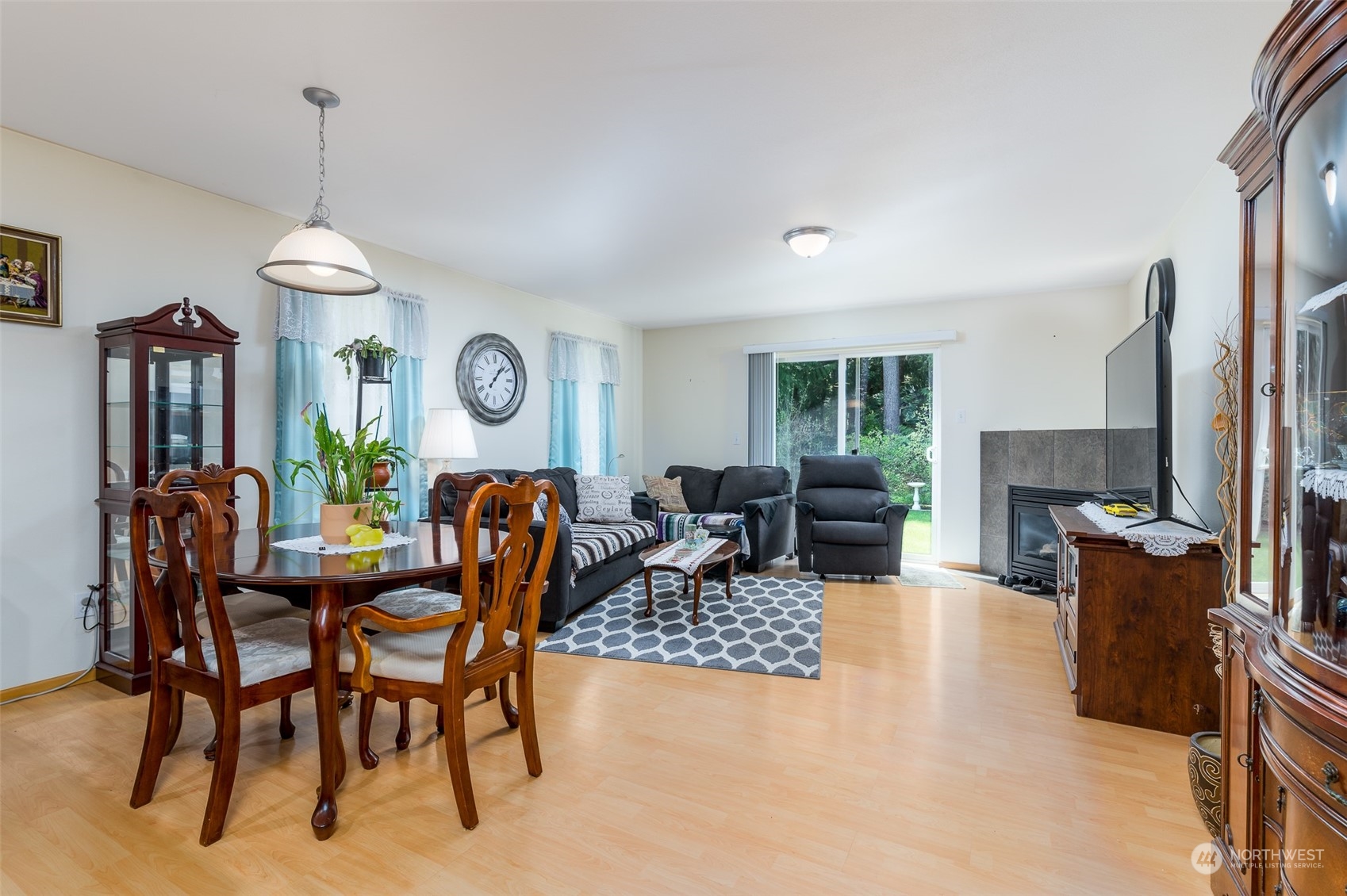 7863 Santa Fe Trail Maple Falls, WA 98266 - Photo 8 of 30 a dining room with furniture a rug and a chandelier