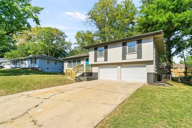 $244,000 | 8304 East 106th Street, Kansas City, MO 64134
