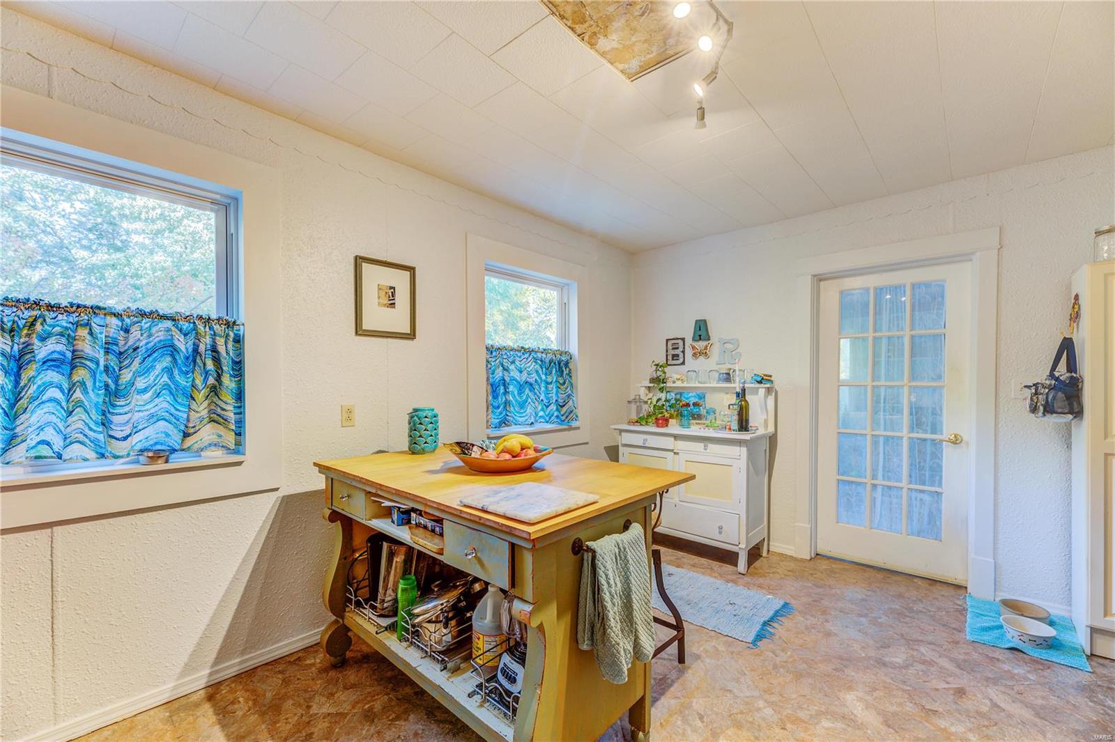 2944 Ridgeway Avenue St. Louis, MO 63114 - Photo 9 of 21 Gallery Image 9