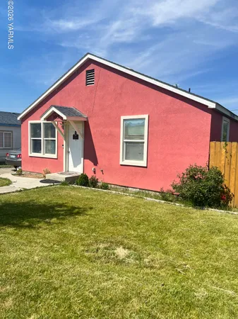 $270,000 | 1017 South 10th Street, Sunnyside, WA 98944
