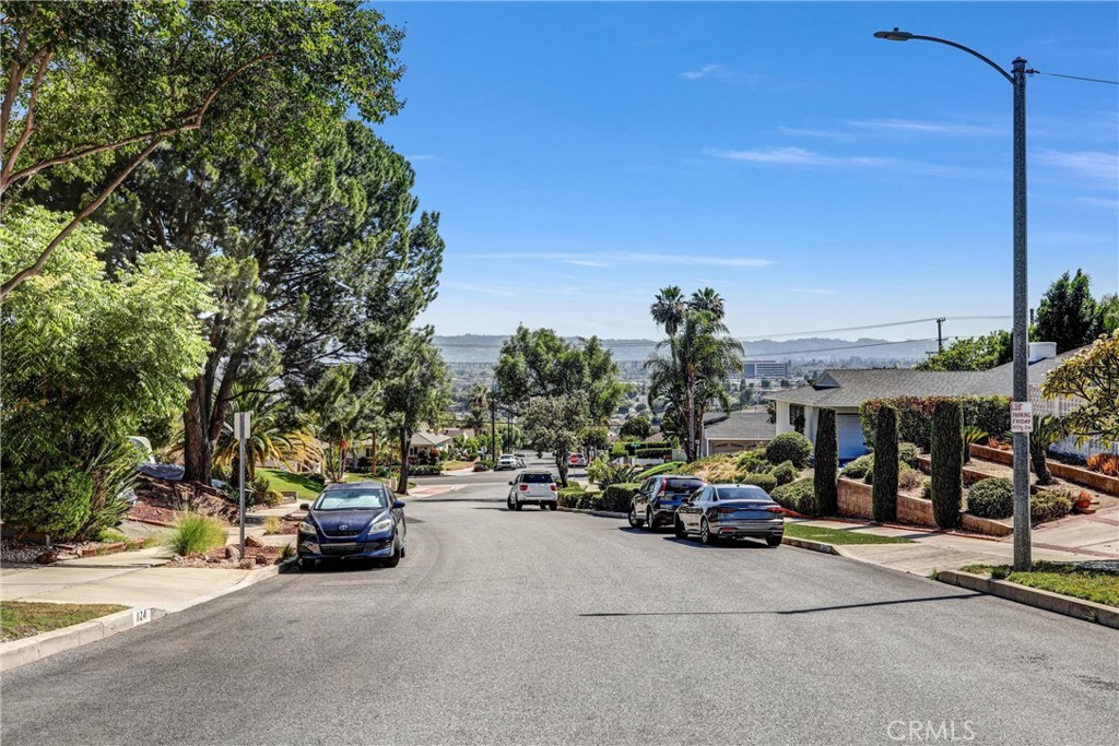 824 Stanford Road Burbank, CA 91504 - Photo 7 of 46
