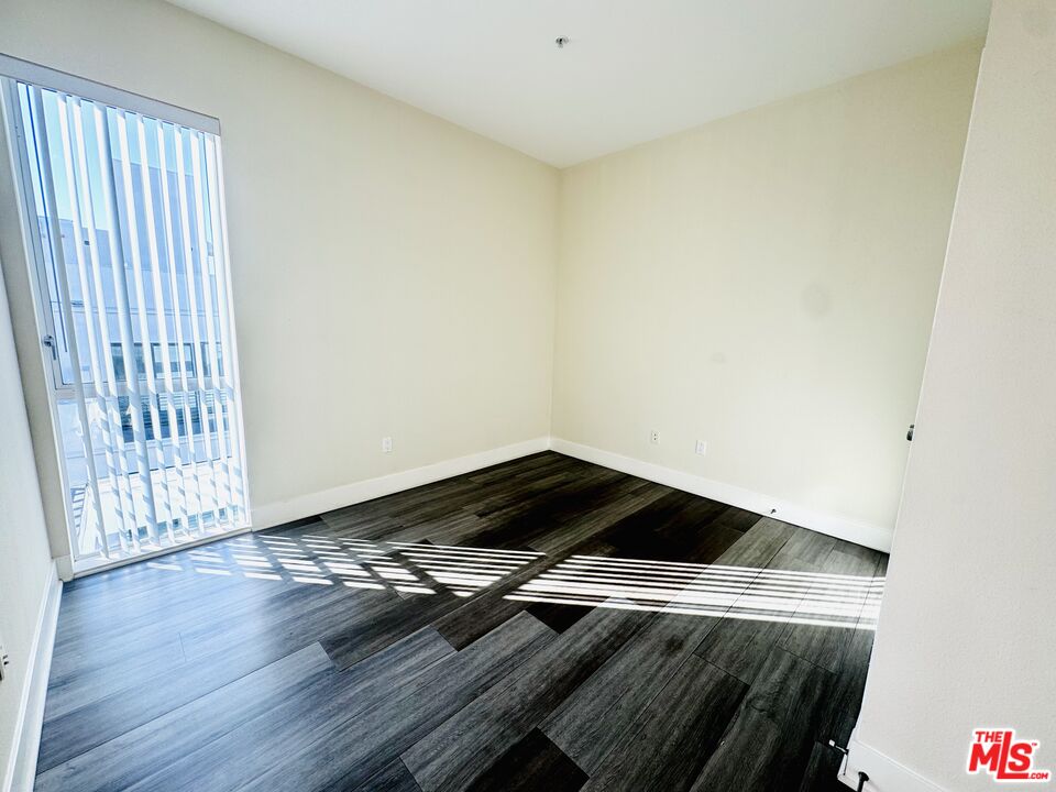 1241 5th Street, Unit 502 Santa Monica, CA 90401 - Photo 21 of 33 a view of an empty room and wooden floor