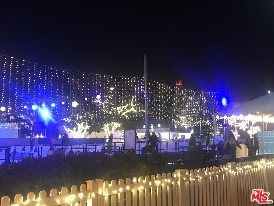 1241 5th Street, Unit 502 Santa Monica, CA 90401 - Photo 29 of 33 a view of a building from a yard