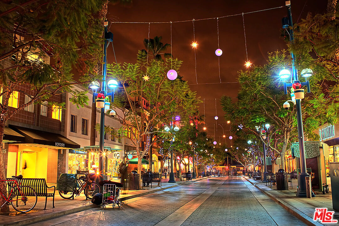 1241 5th Street, Unit 502 Santa Monica, CA 90401 - Photo 30 of 33 a view of street light