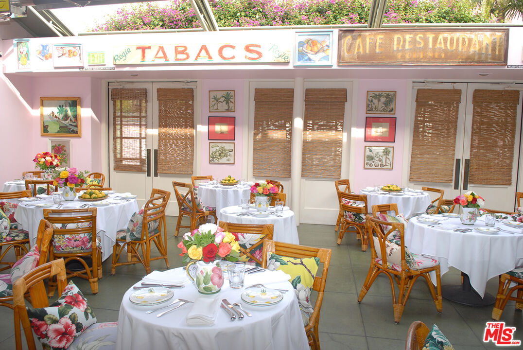 1241 5th Street, Unit 502 Santa Monica, CA 90401 - Photo 33 of 33 a living room filled with furniture