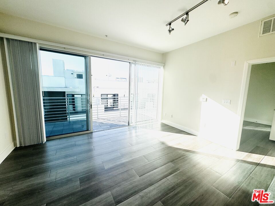 1241 5th Street, Unit 502 Santa Monica, CA 90401 - Photo 6 of 33 wooden floor in an empty room with a window