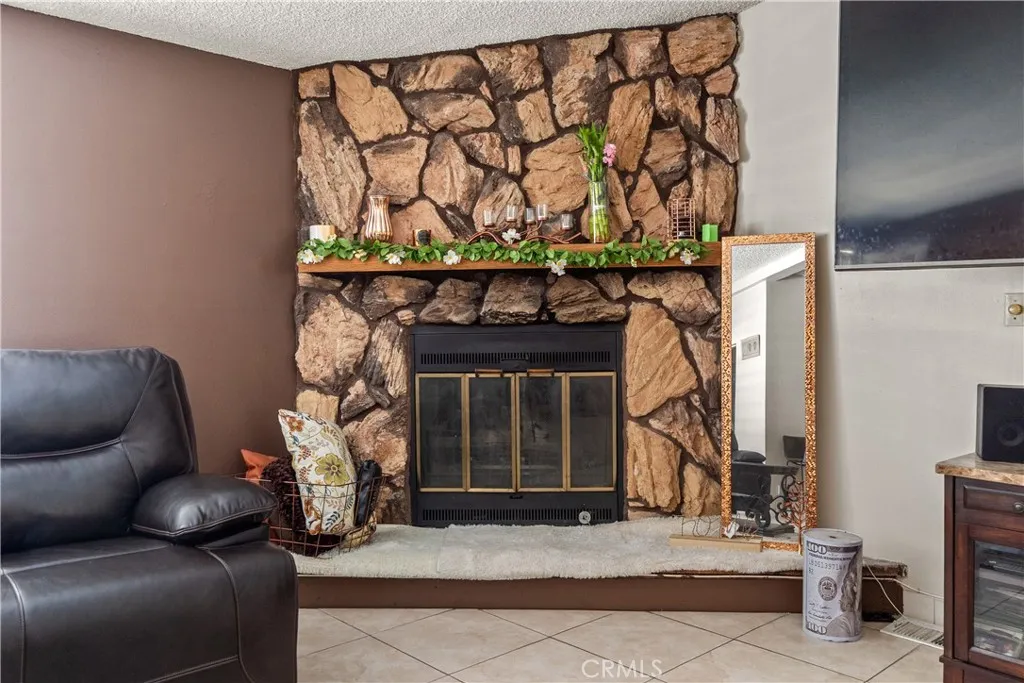 1550 Rimpau, Unit 185 Corona, CA 92881 - Photo 21 of 41 FIREPLACE