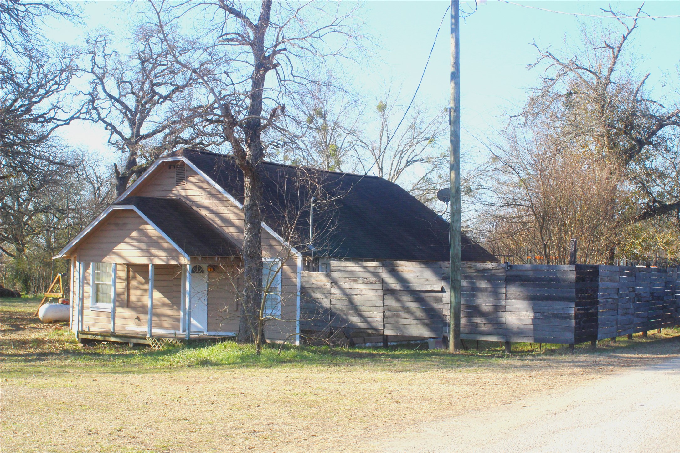 592 Burr Road Madisonville, TX 77864 - Photo 2 of 5 a house view with a outdoor space