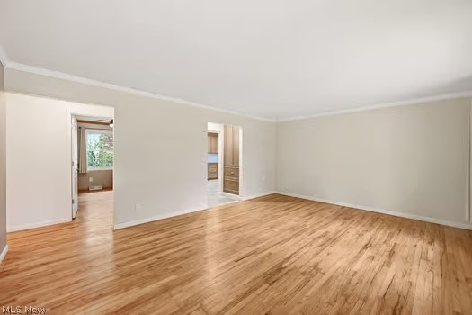 1515 Barlow Road Hudson, OH 44236 - Photo 11 of 31 Beautiful hardwood floors throughout the main level. Living Room with natural light and neutral colors.