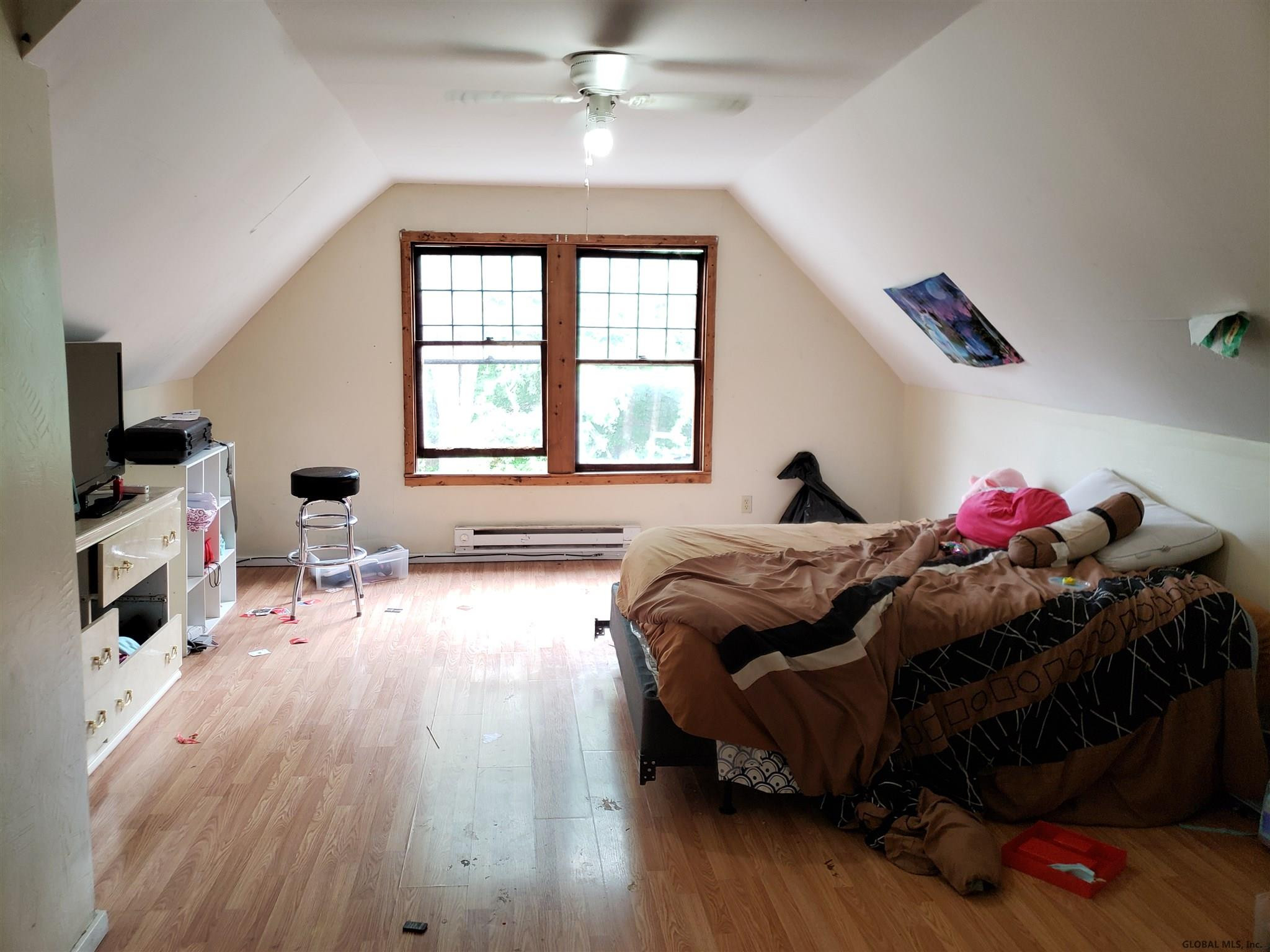 219 Spring Avenue Troy, NY 12180 - Photo 19 of 31 Large bed #2