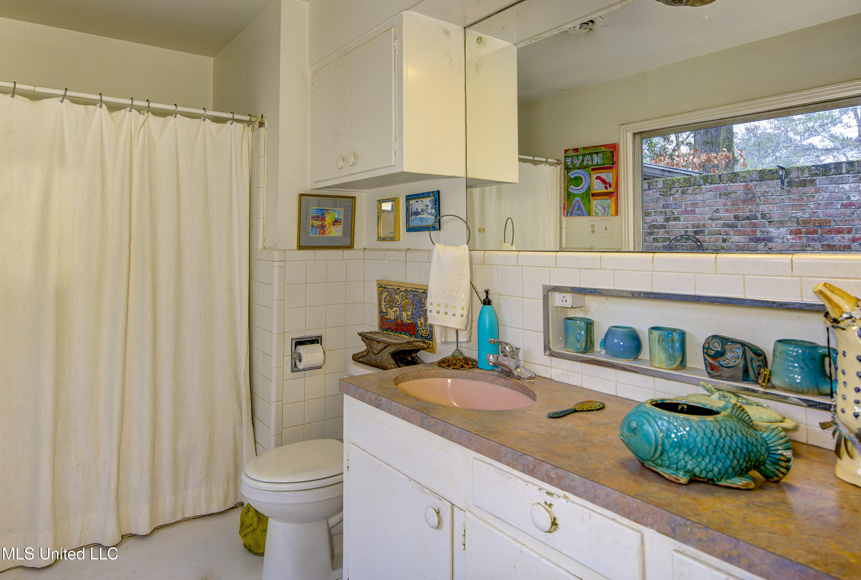 1735 Hillview Drive Jackson, MS 39211 - Photo 26 of 44 Primary Bathroom 1