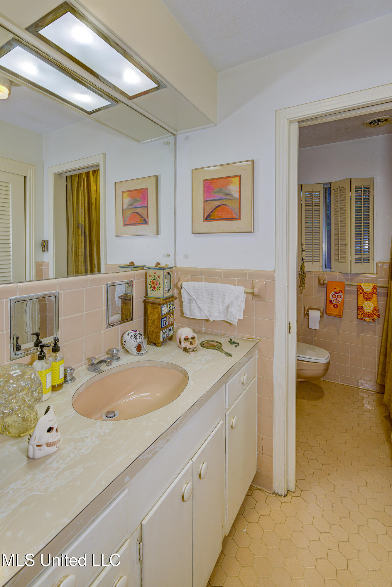 1735 Hillview Drive Jackson, MS 39211 - Photo 31 of 44 Second Bathroom 2