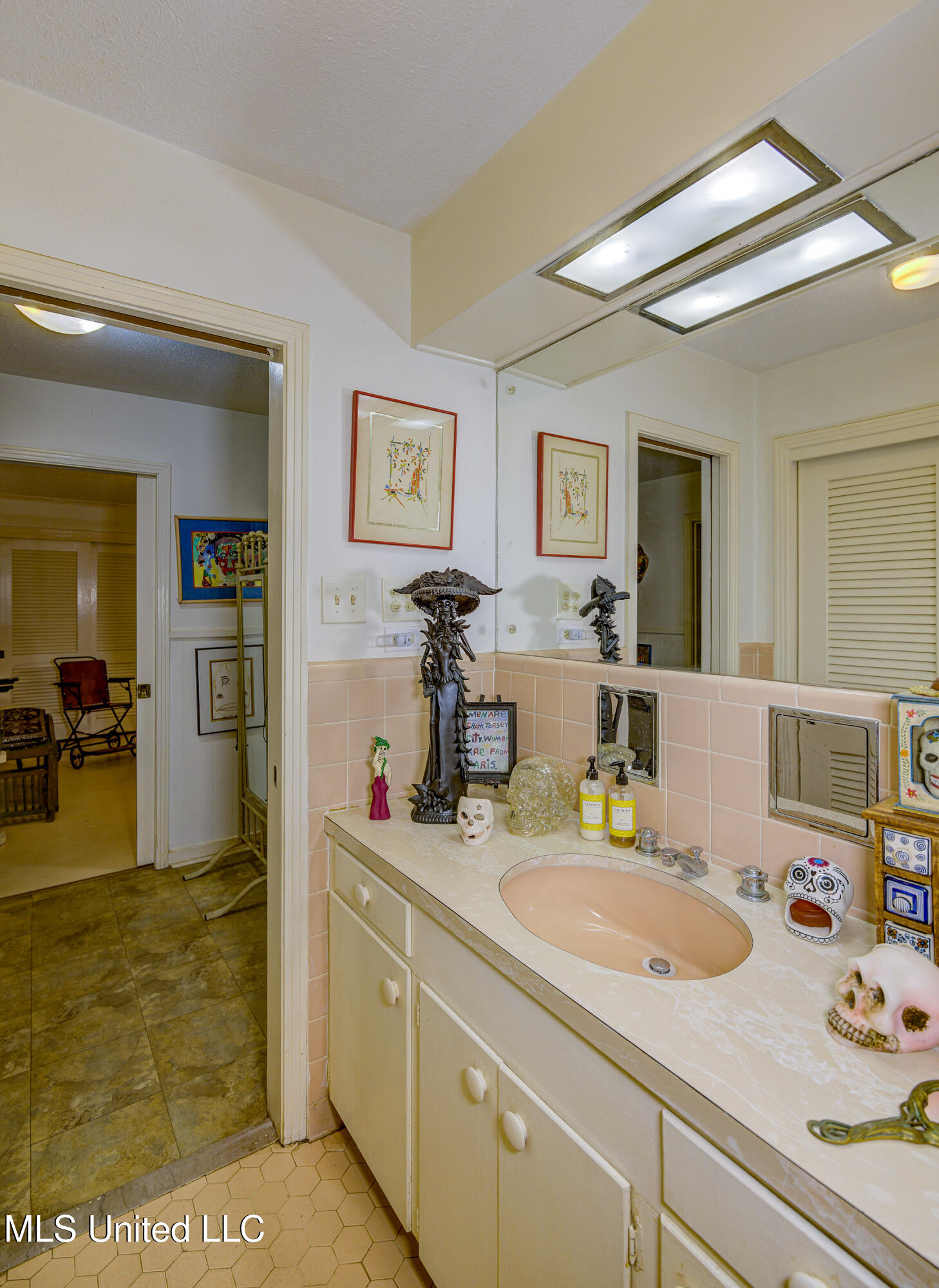 1735 Hillview Drive Jackson, MS 39211 - Photo 32 of 44 Second Bathroom 3