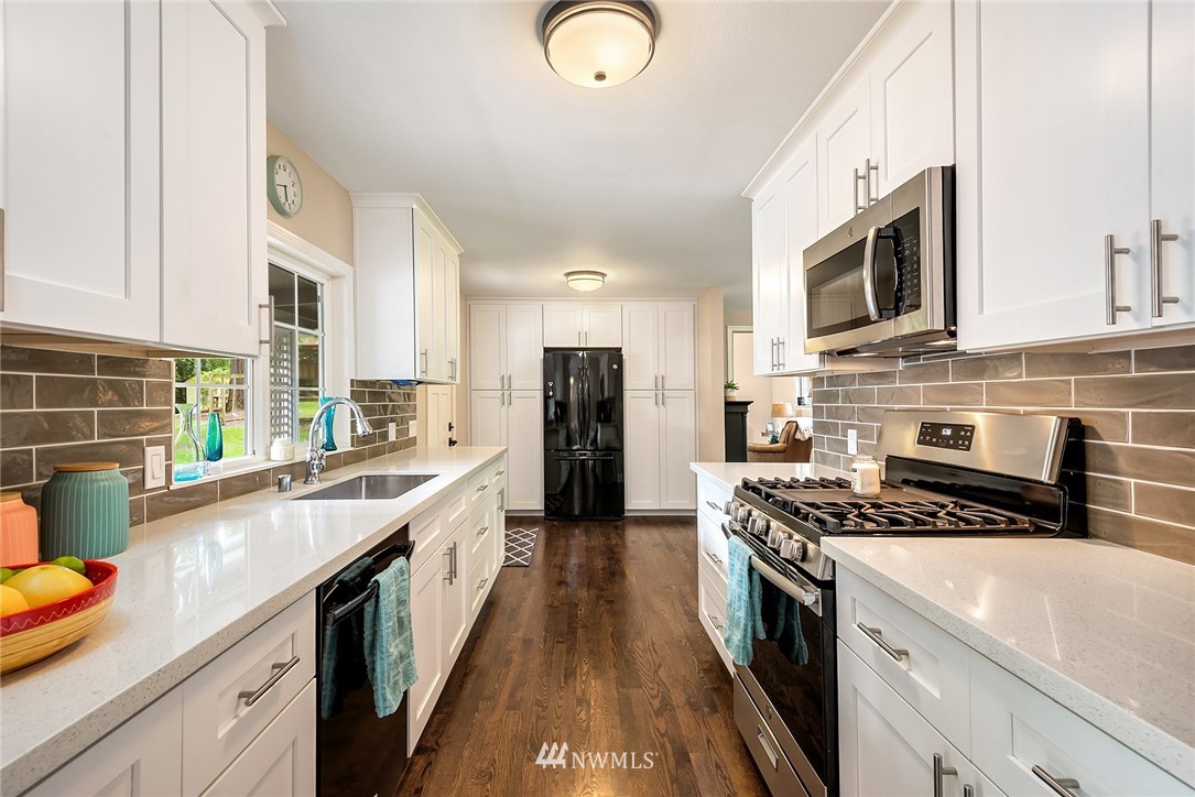 9309 Northeast 191st Street Bothell, WA 98011 - Photo 6 of 25 Gallery Image 6
