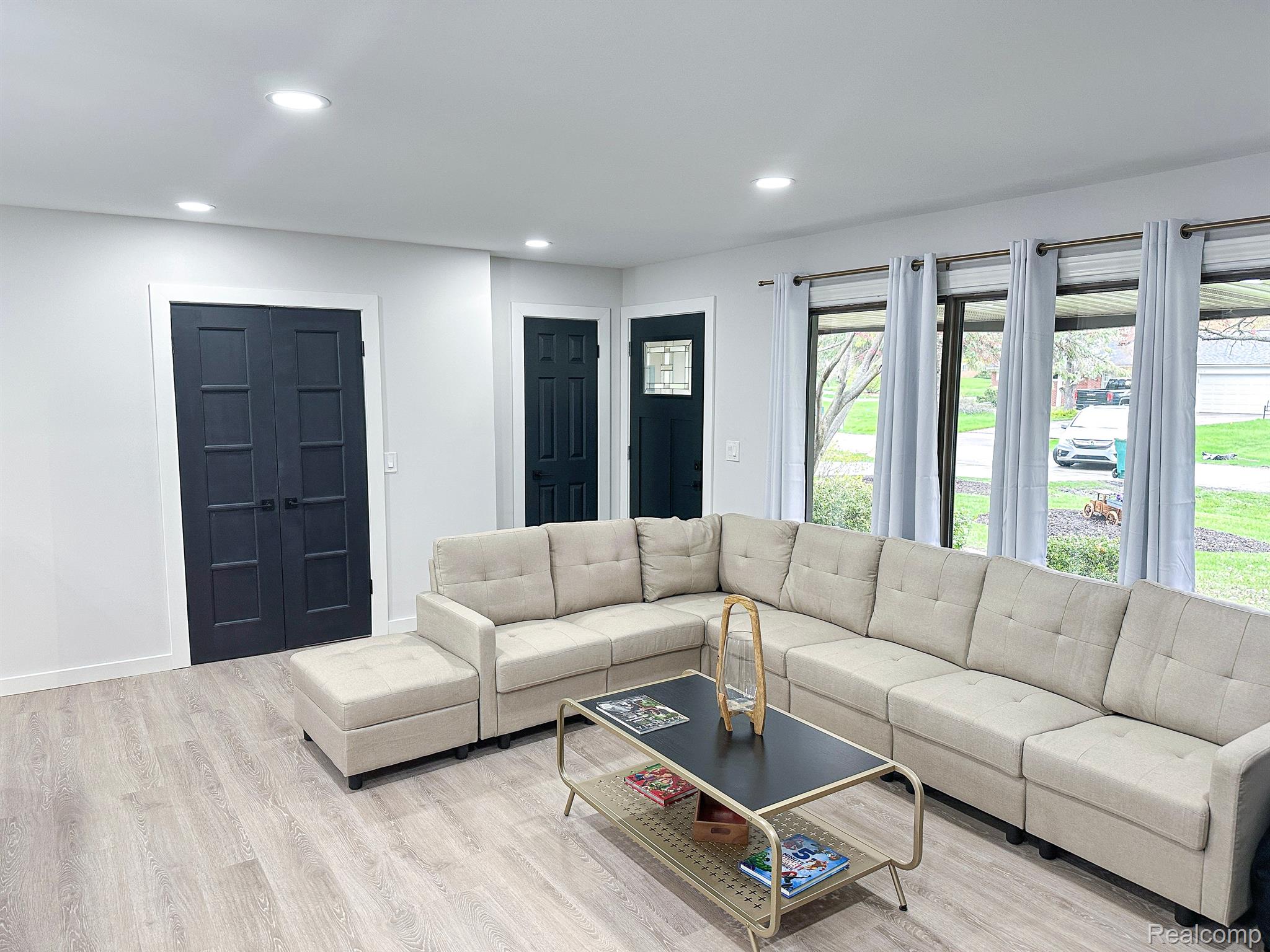 28043 Peppermill Road Farmington, MI 48331 - Photo 9 of 41 Gallery Image 9