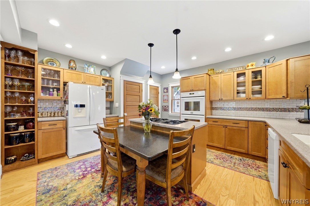 89 Garrison Road Amherst, NY 14221 - Photo 4 of 45 Built in Breakfast table on center island