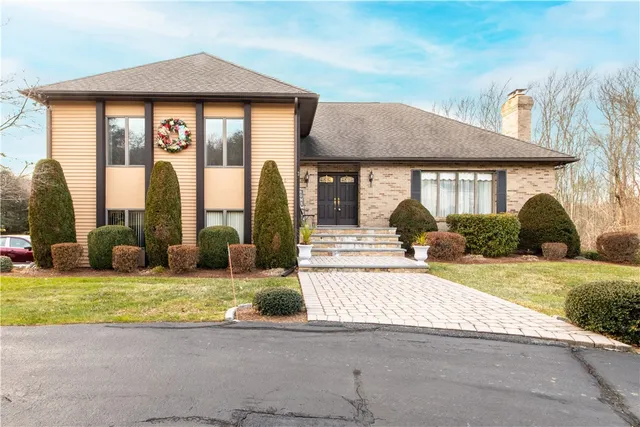 $890,000 | 6 Christopher Drive, Johnston, RI 02919