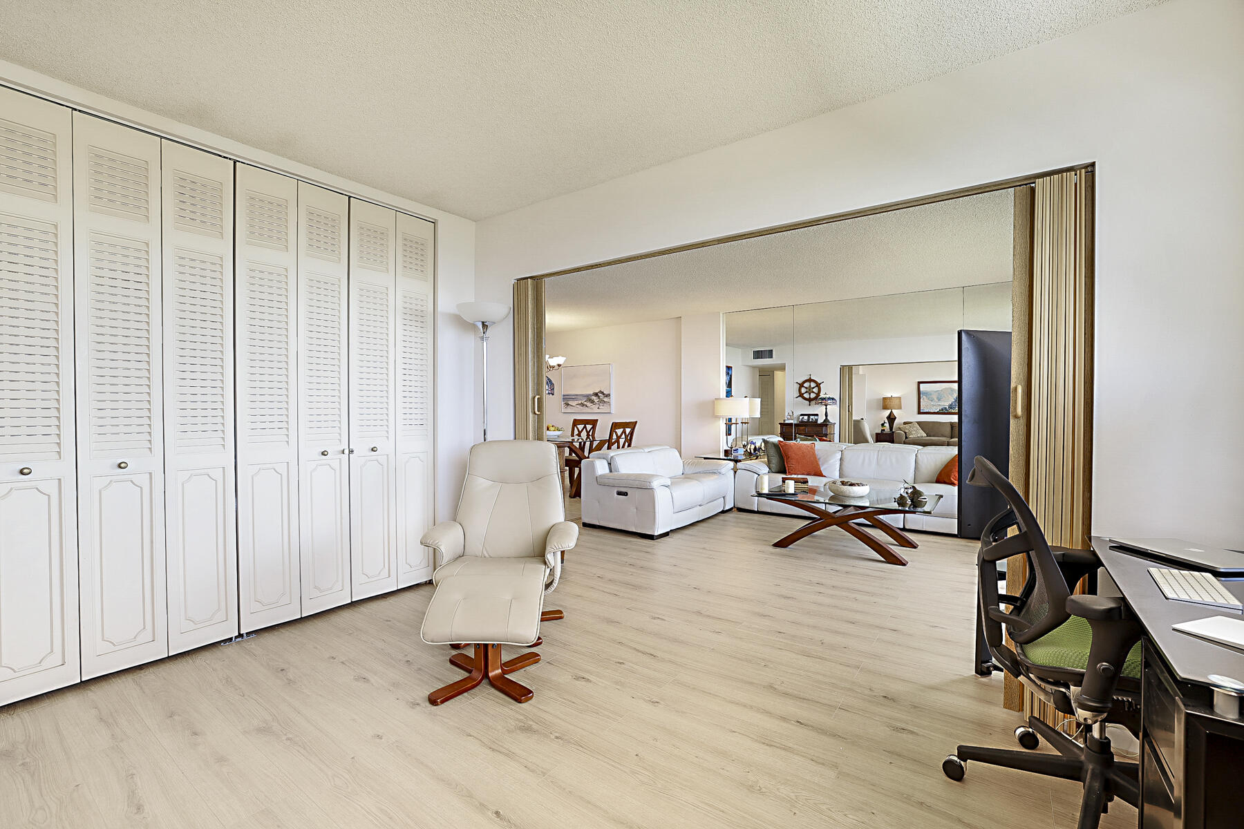 2121 North Ocean Boulevard, Unit 1506W Boca Raton, FL 33431 - Photo 14 of 58 Guest bedroom / Den