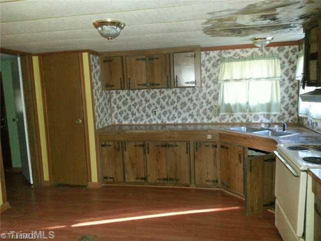 1406 County Line Road Reidsville, NC 27320 - Photo 5 of 15 Kitchen.