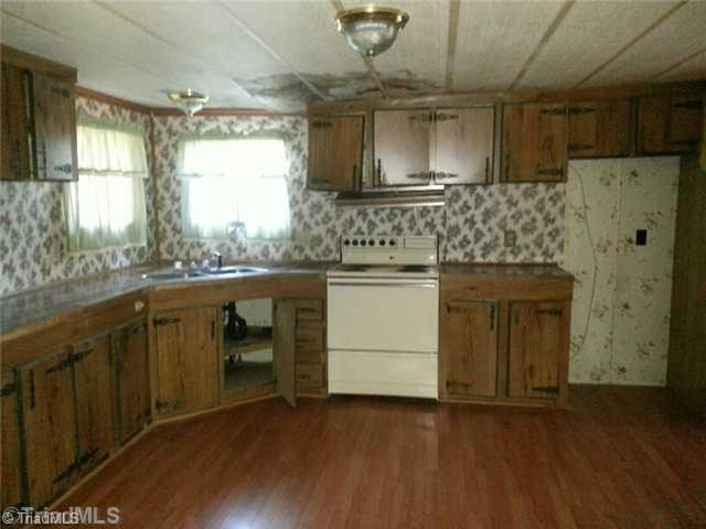 1406 County Line Road Reidsville, NC 27320 - Photo 6 of 15 Kitchen.