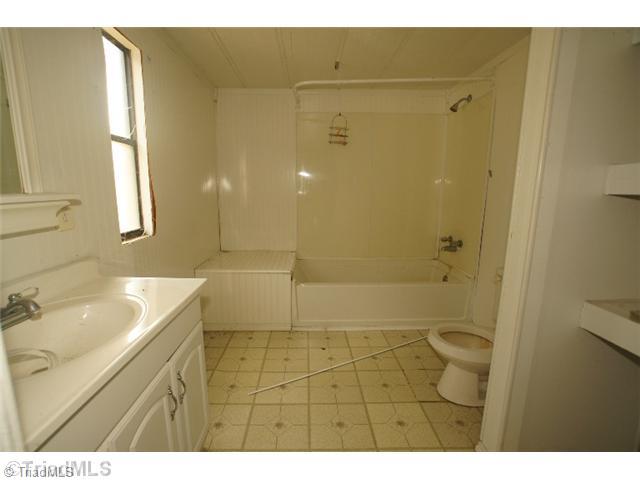 1406 County Line Road Reidsville, NC 27320 - Photo 8 of 15 Master Bath/Spa.
