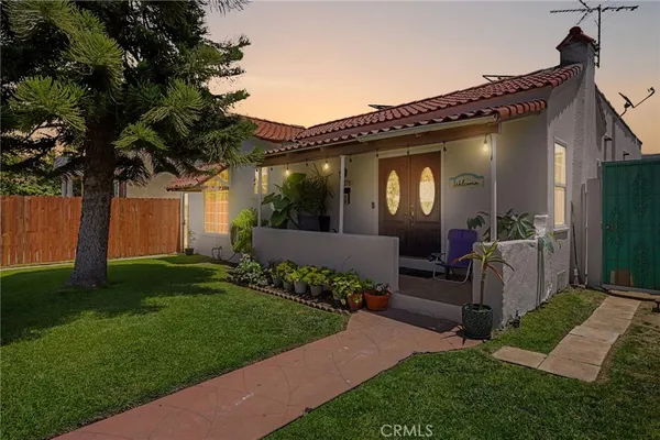 $739,900 | 2376 Locust Avenue, Long Beach, CA 90806