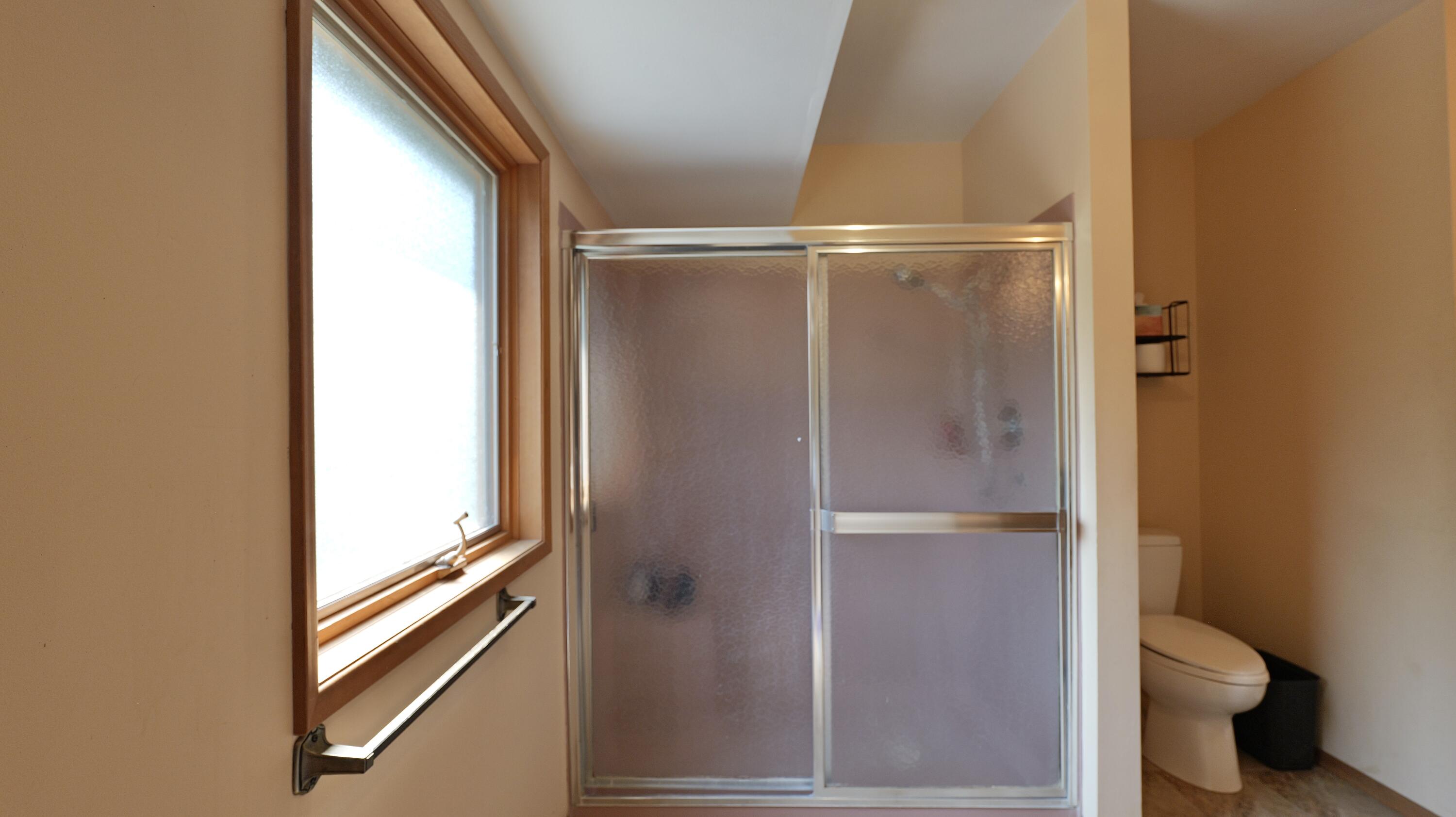 975 Old Ferry Road Shady Cove, OR 97539 - Photo 38 of 100 Bathroom #2