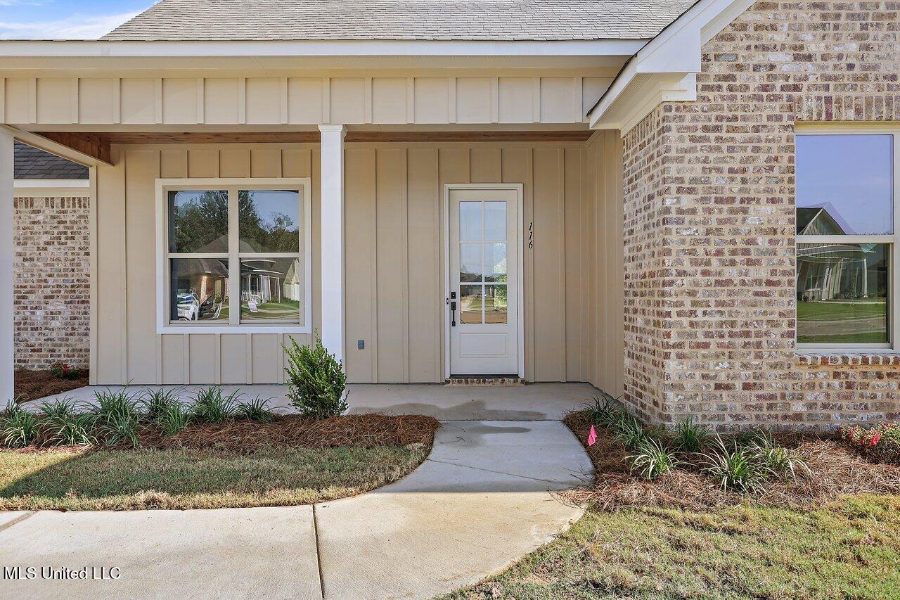 116 Trace Pointe Place Clinton, MS 39056 - Photo 2 of 32 116 Trace Pointe Place 4