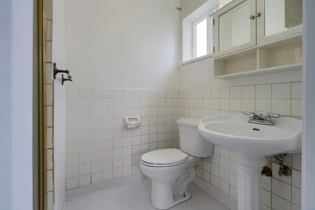 $2,500 | 723 Helen Way, Woodland, CA 95776