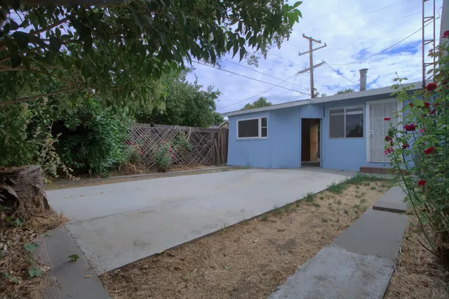 $2,500 | 723 Helen Way, Woodland, CA 95776