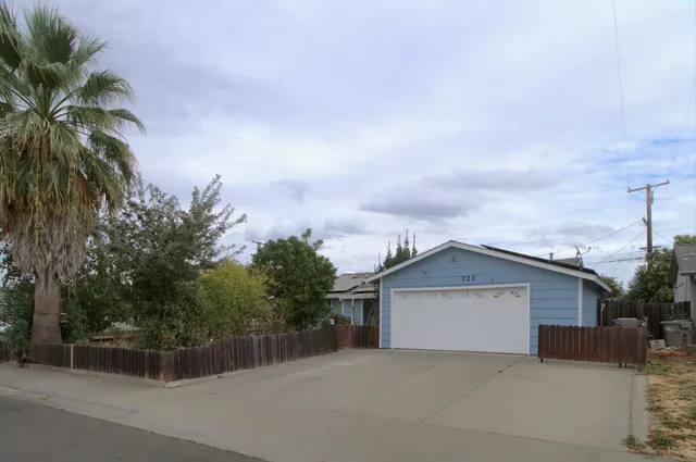 $2,500 | 723 Helen Way, Woodland, CA 95776