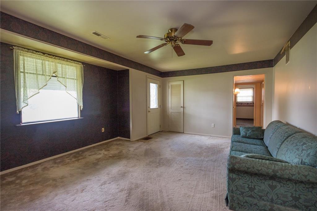 1918 Maratta Road Aliquippa, PA 15001 - Photo 5 of 18 Spacious living room......