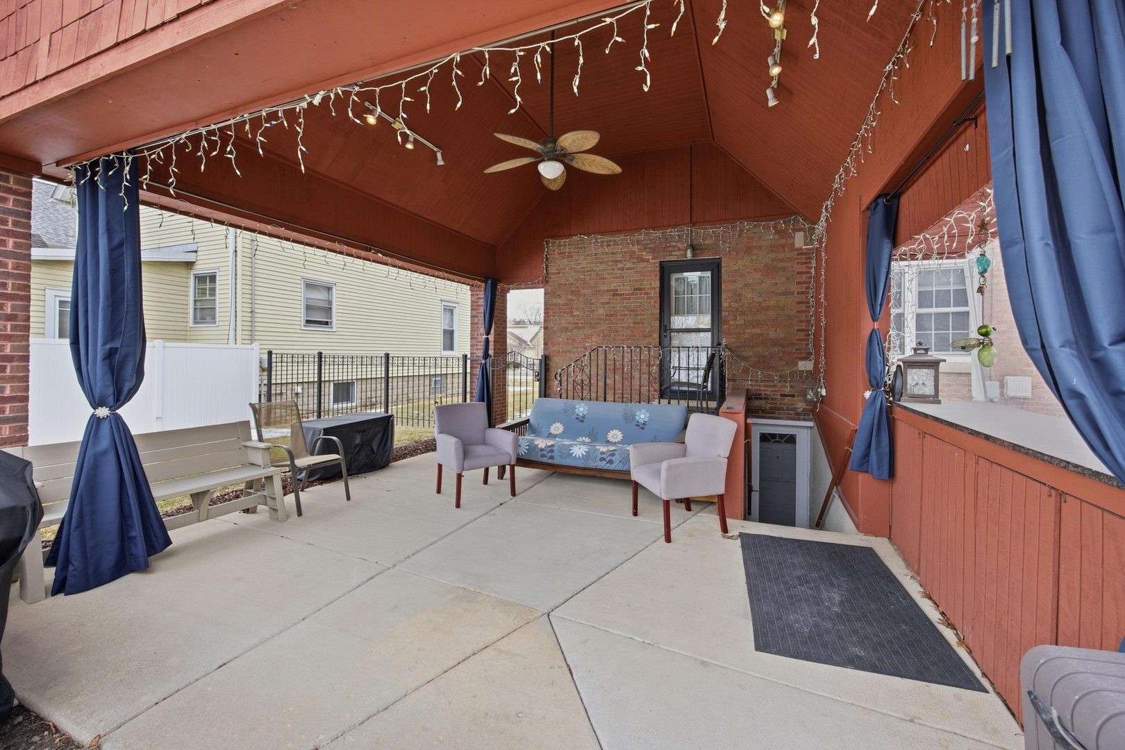2557 Oak Street River Grove, IL 60171 - Photo 28 of 42 a outdoor space with lots of tables and chairs