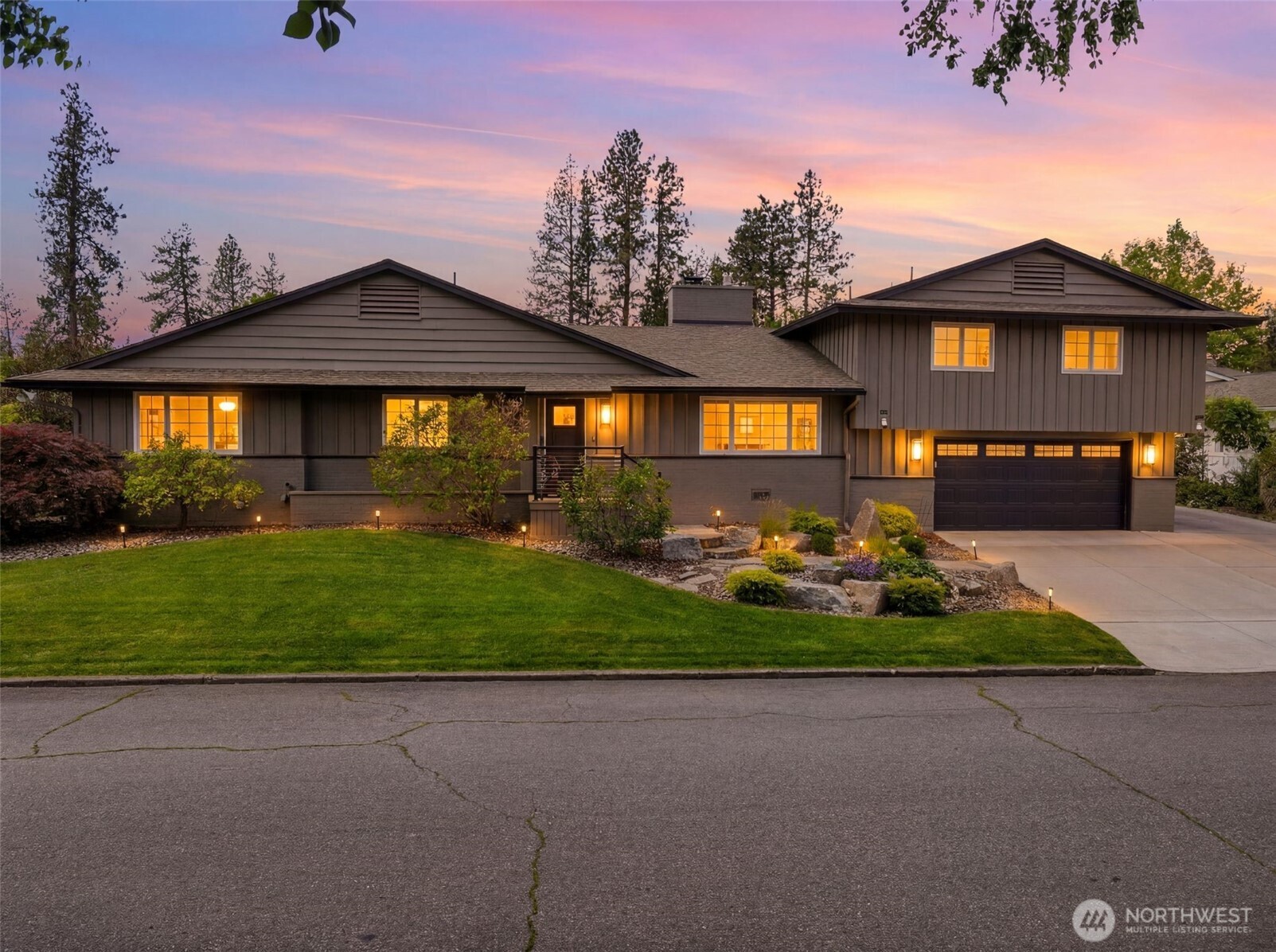 1527 East Woodcliff Road Spokane, WA 99203 - Photo 1 of 40
