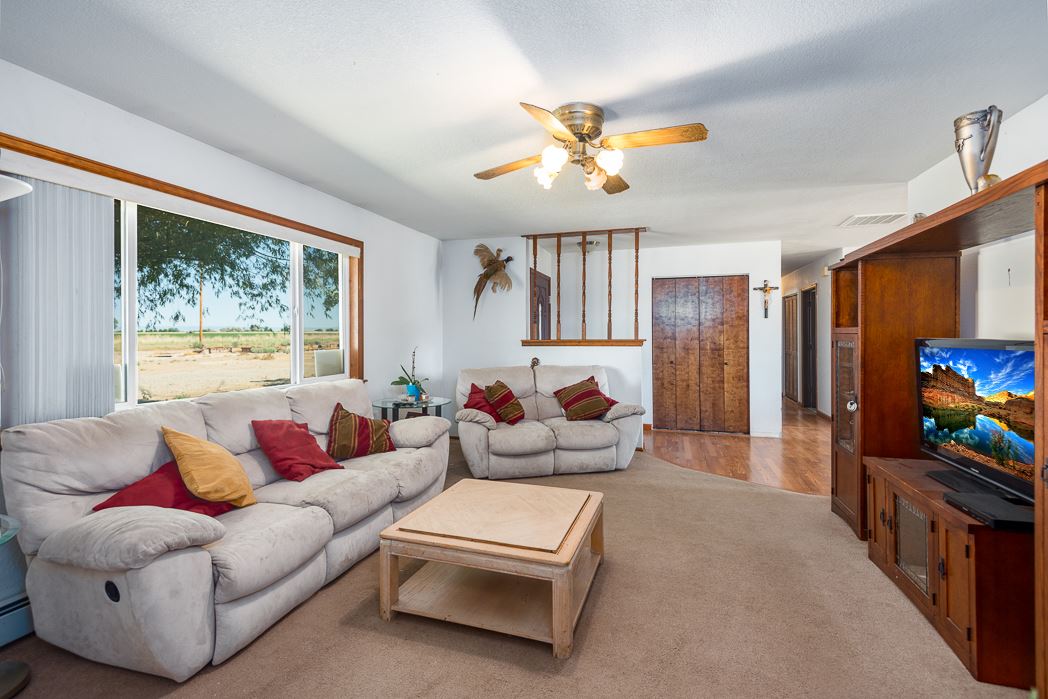 936 22 Road Grand Junction, CO 81505 - Photo 32 of 42 a living room with furniture and a flat screen tv