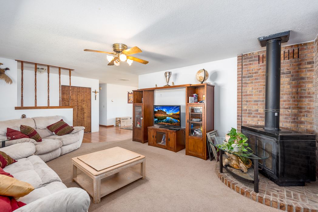936 22 Road Grand Junction, CO 81505 - Photo 33 of 42 a living room with patio furniture and a flat screen tv