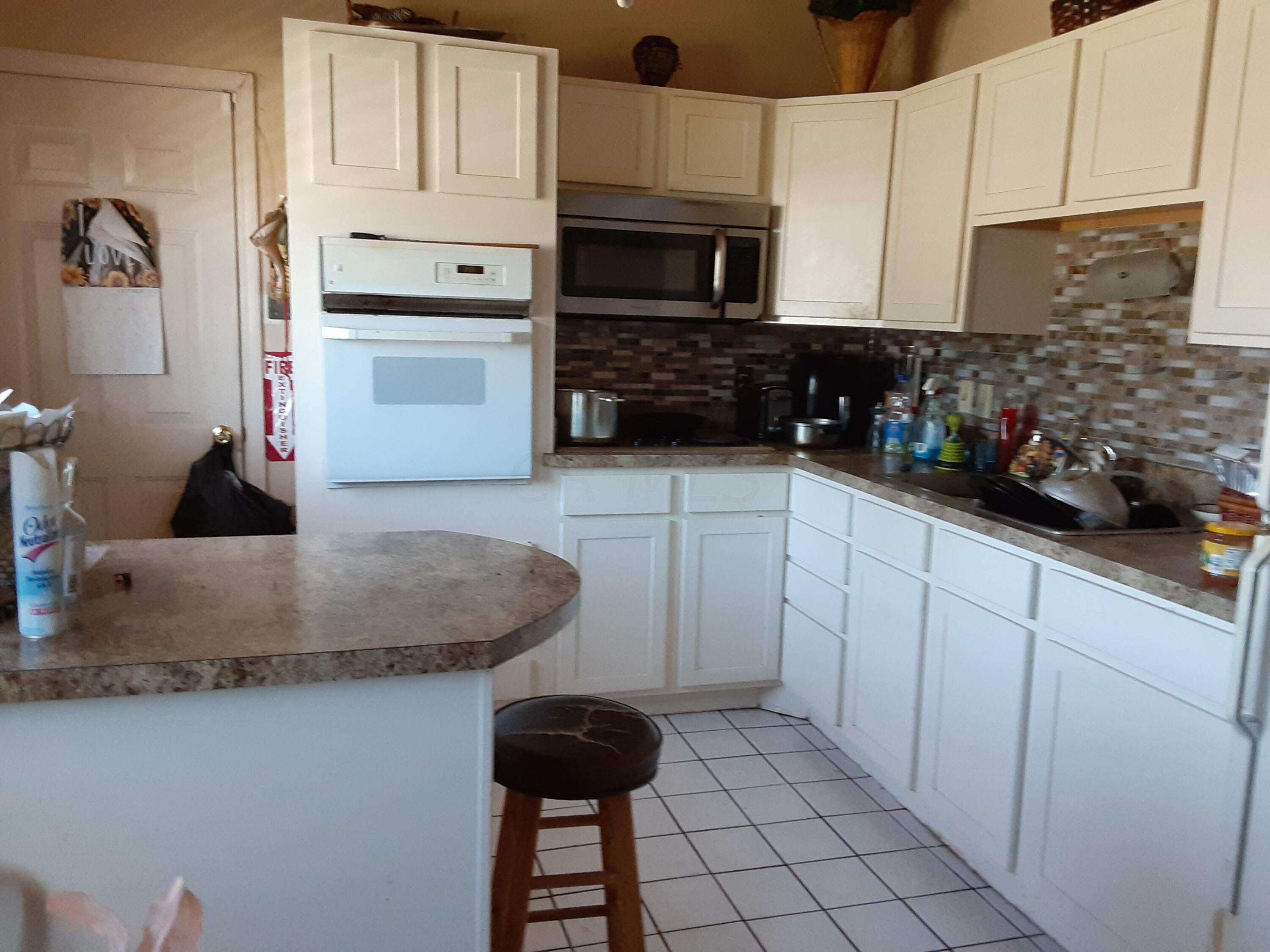 1811 Penfield Road Columbus, OH 43227 - Photo 5 of 8 Kitchen located on the main level.