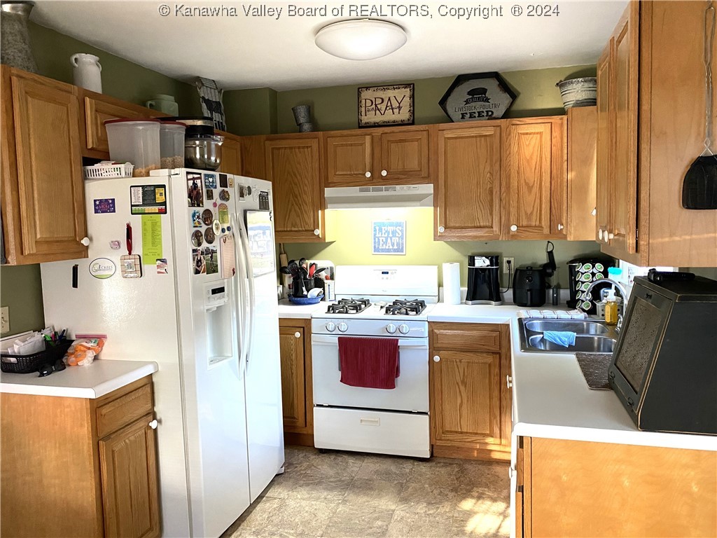 119 English Road Point Pleasant, WV 25550 - Photo 7 of 22 Kitchen