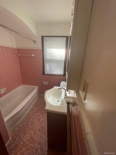 15075 Garfield Redford, MI 48239 - Photo 9 of 23