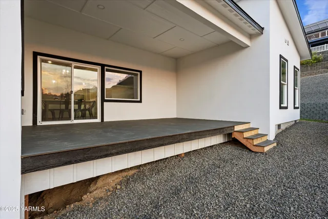 $679,500 | 1106 Heritage Hills Lane, Selah, WA 98942