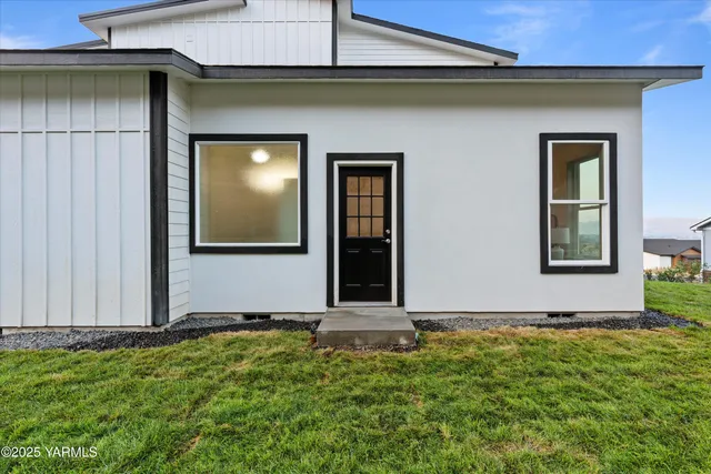 $679,500 | 1106 Heritage Hills Lane, Selah, WA 98942