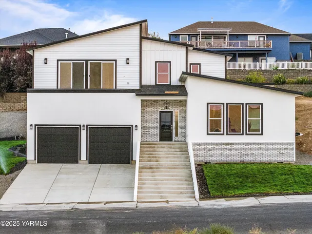 $679,500 | 1106 Heritage Hills Lane, Selah, WA 98942