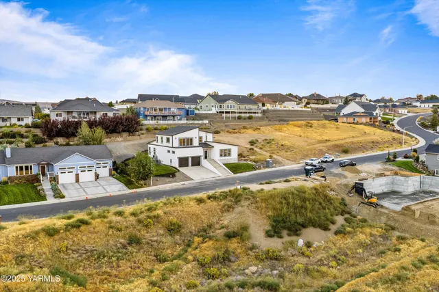 $679,500 | 1106 Heritage Hills Lane, Selah, WA 98942