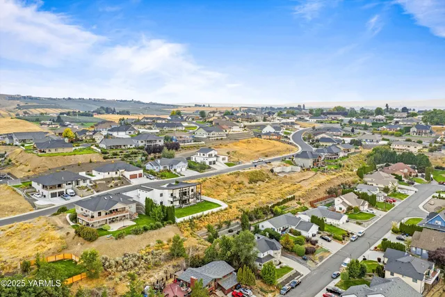 $679,500 | 1106 Heritage Hills Lane, Selah, WA 98942