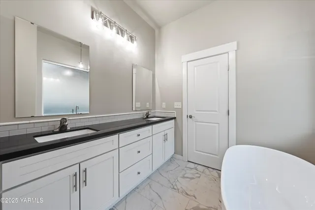 $679,500 | 1106 Heritage Hills Lane, Selah, WA 98942