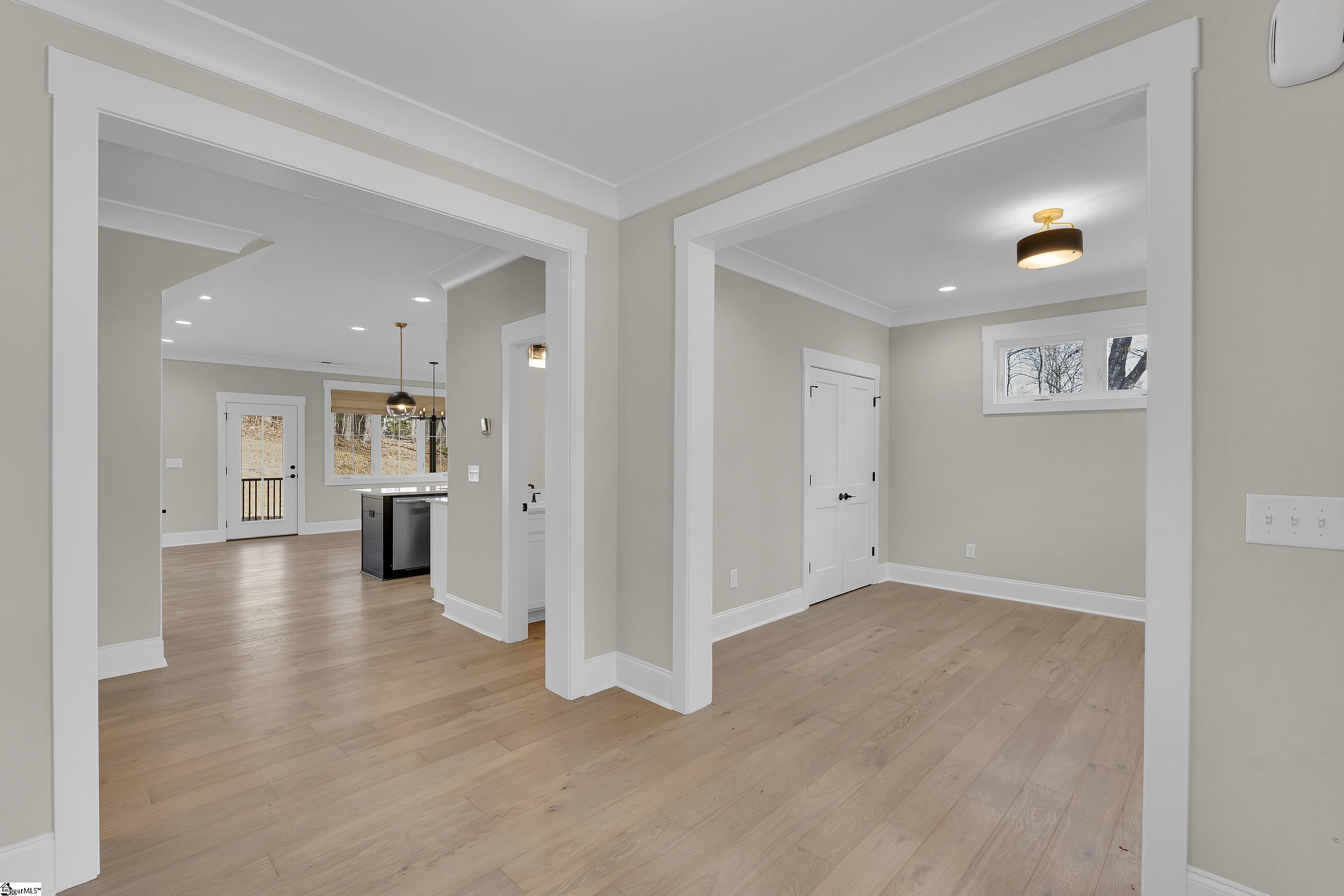 19 Arrowhead Road Greenville, SC 29609 - Photo 3 of 40 Gallery Image 3
